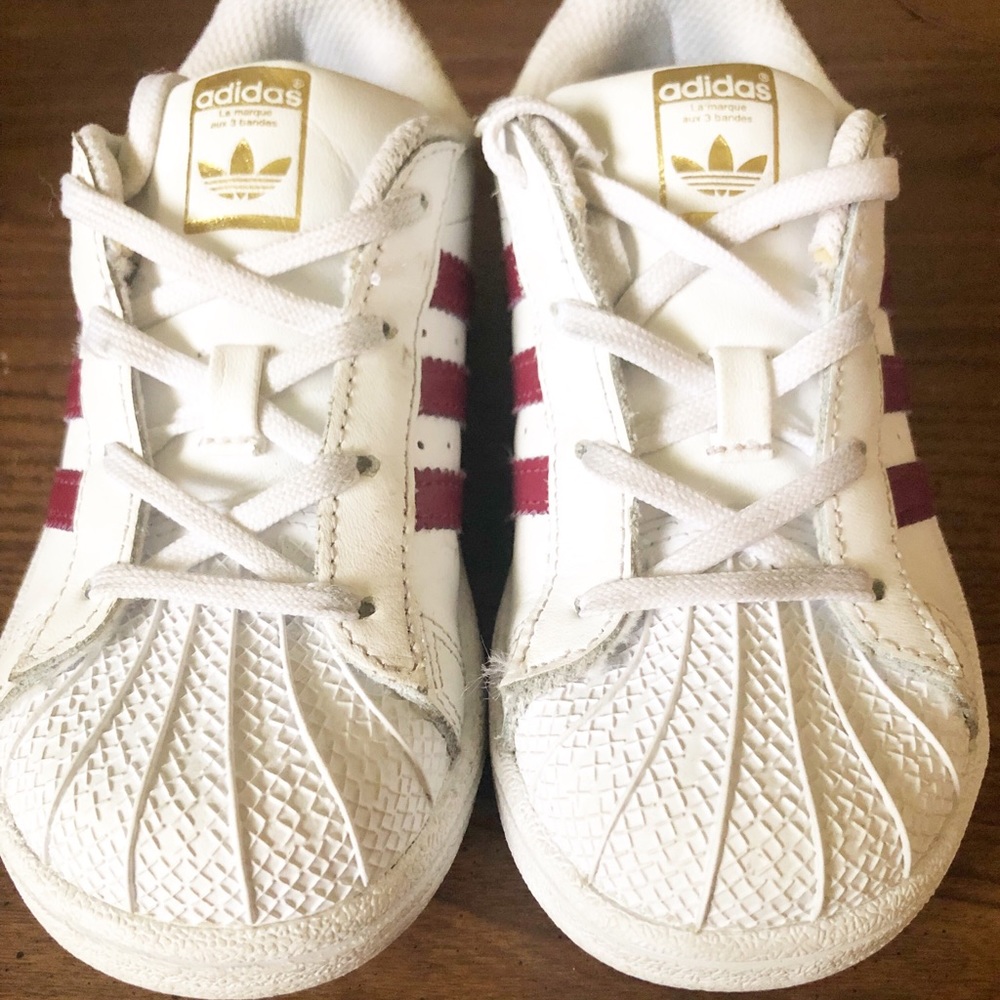 Unisex Toddler Sneakers: Maroon & White